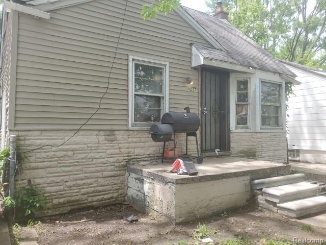 8247 Auburn Street, Detroit, MI 48228