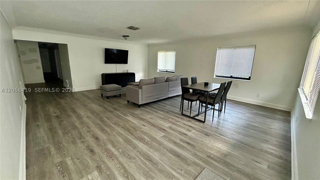230 NW 8th Ave, Dania Beach, FL 33004