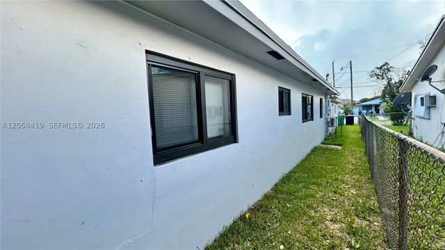 230 NW 8th Ave, Dania Beach, FL 33004