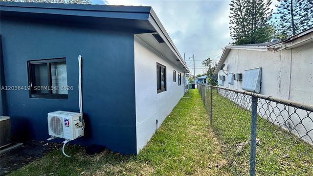 230 NW 8th Ave, Dania Beach, FL 33004