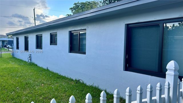 230 NW 8th Ave, Dania Beach, FL 33004
