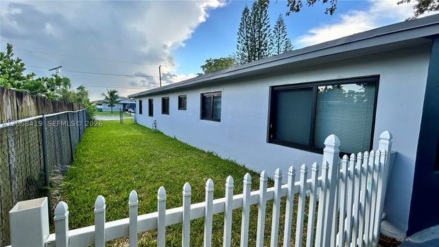 230 NW 8th Ave, Dania Beach, FL 33004