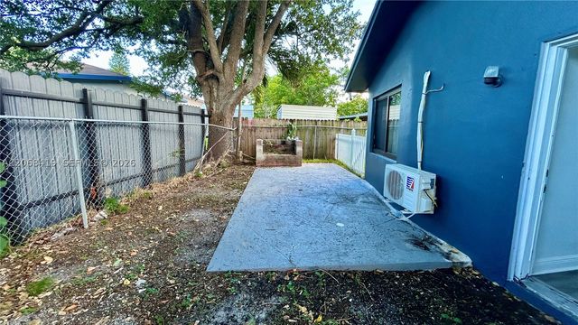 230 NW 8th Ave, Dania Beach, FL 33004