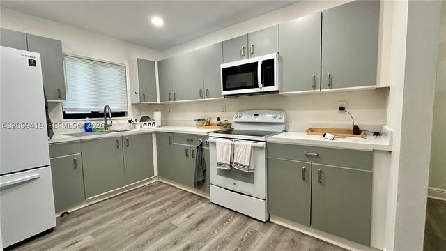 230 NW 8th Ave, Dania Beach, FL 33004