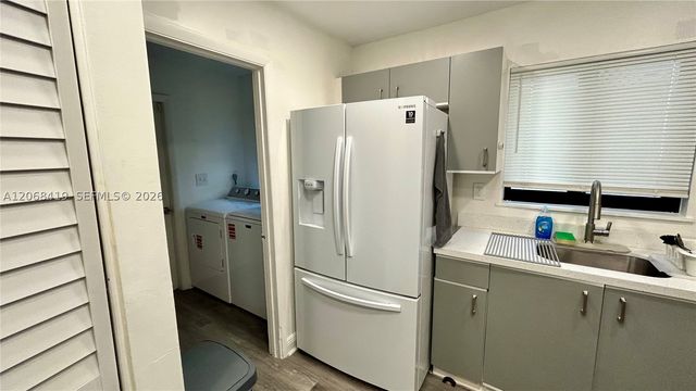 230 NW 8th Ave, Dania Beach, FL 33004