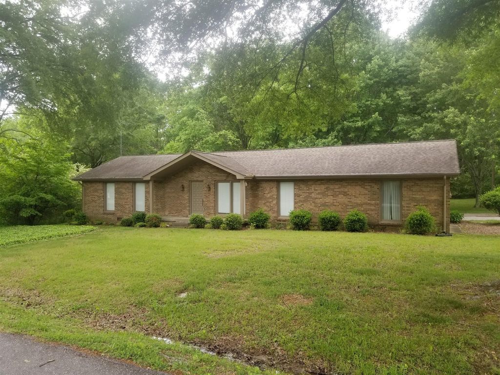 201 Sam Davis Dr, Springfield, TN 37172