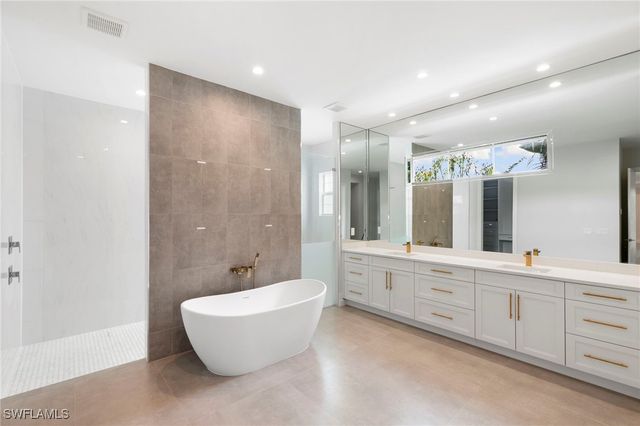 1086 Michigan AVE, Naples, FL 34103