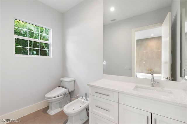 1086 Michigan AVE, Naples, FL 34103