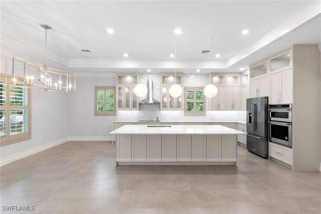 1086 Michigan AVE, Naples, FL 34103