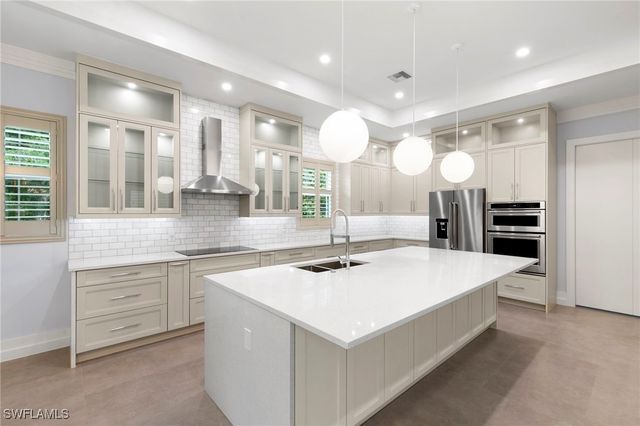 1086 Michigan AVE, Naples, FL 34103