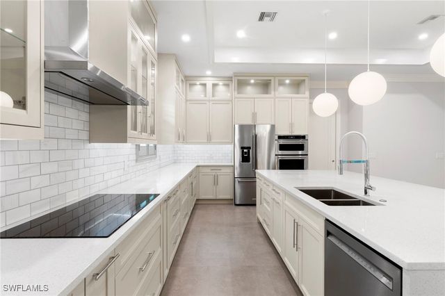 1086 Michigan AVE, Naples, FL 34103