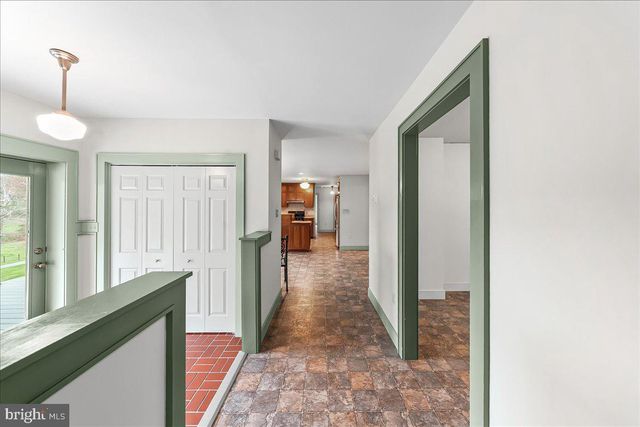 202 CREEK RD, Lincoln University, PA 19352