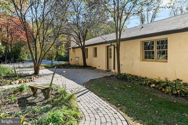 202 CREEK RD, Lincoln University, PA 19352