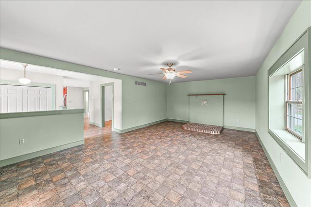 202 CREEK RD, Lincoln University, PA 19352