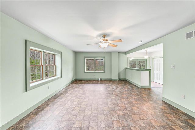 202 CREEK RD, Lincoln University, PA 19352