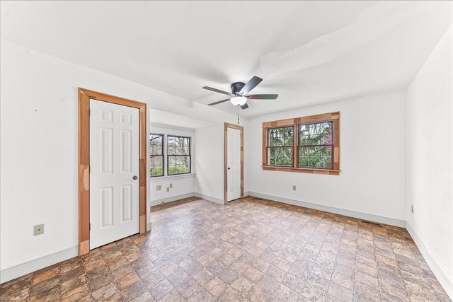 202 CREEK RD, Lincoln University, PA 19352