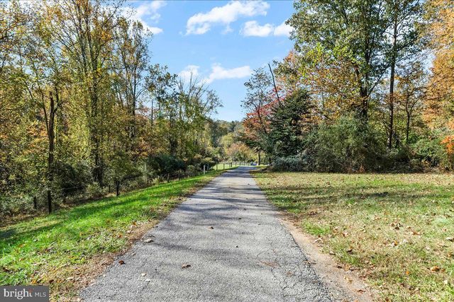 202 CREEK RD, Lincoln University, PA 19352