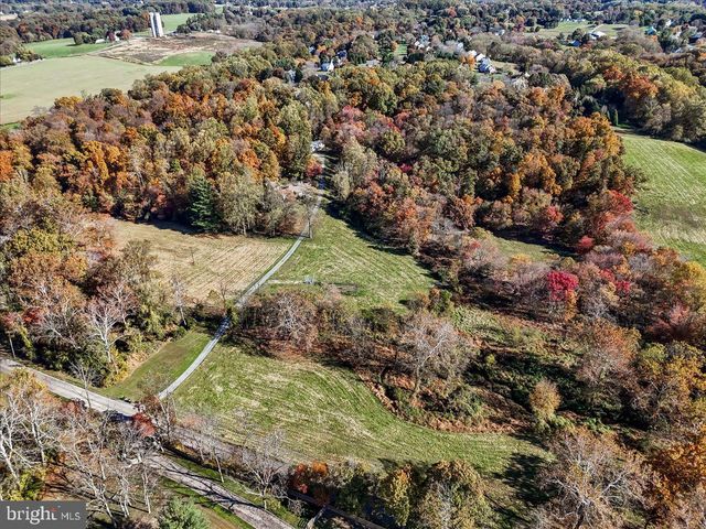 202 CREEK RD, Lincoln University, PA 19352