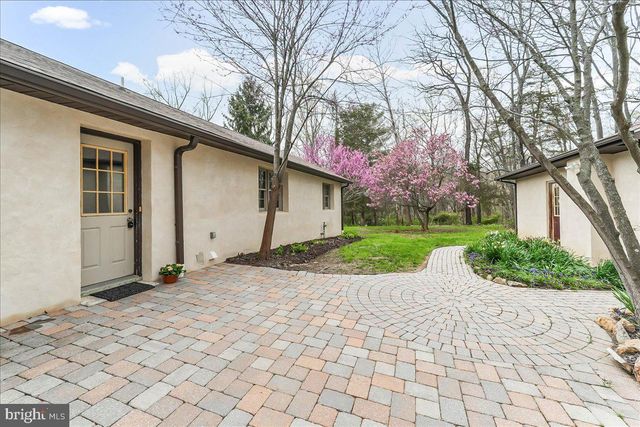 202 CREEK RD, Lincoln University, PA 19352