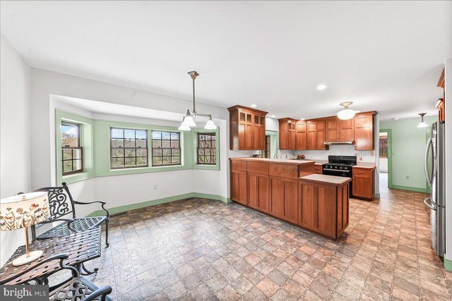 202 CREEK RD, Lincoln University, PA 19352