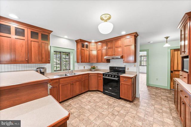 202 CREEK RD, Lincoln University, PA 19352
