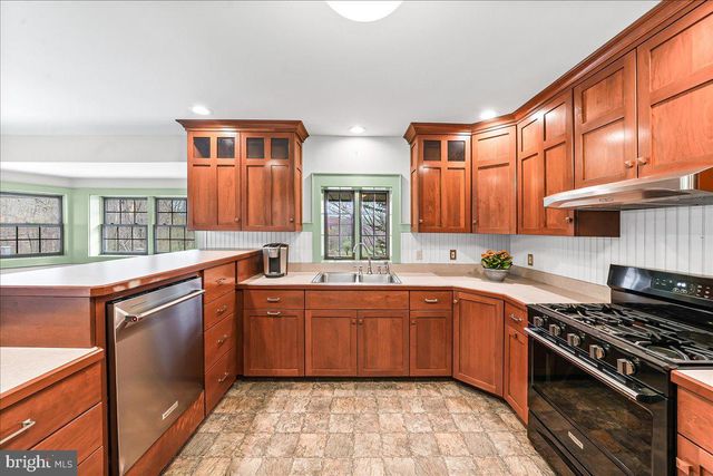 202 CREEK RD, Lincoln University, PA 19352