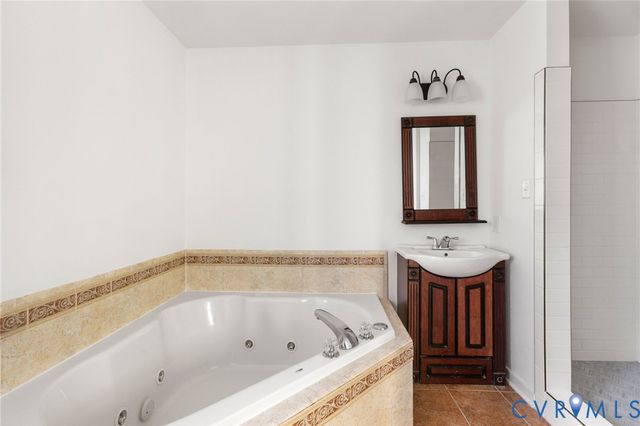 2454 Crowncrest Dr, Henrico, VA 23233