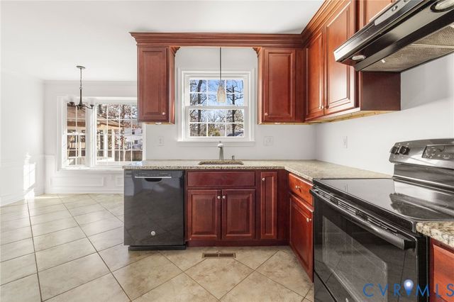 2454 Crowncrest Dr, Henrico, VA 23233