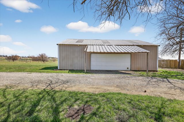 131 Hawk Ridge Road, Decatur, TX 76234