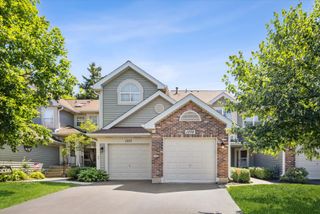 1375 Ridgefield Circle 1375, Carol Stream, IL 60188