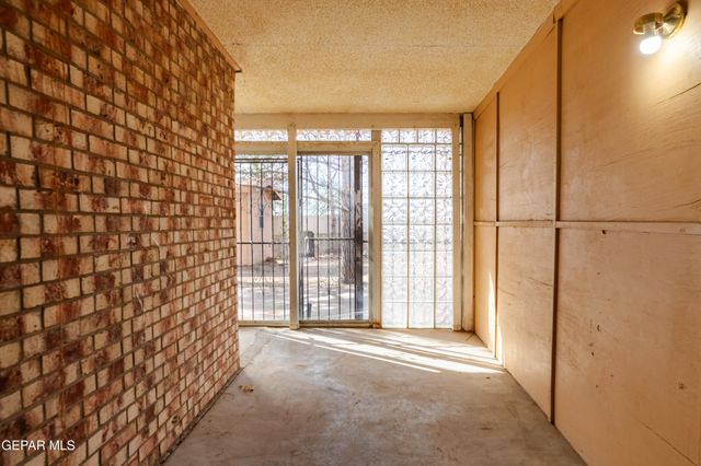 1051 SAINT JOHNS Drive, El Paso, TX 79903