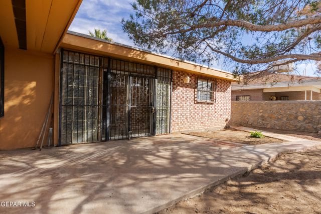 1051 SAINT JOHNS Drive, El Paso, TX 79903