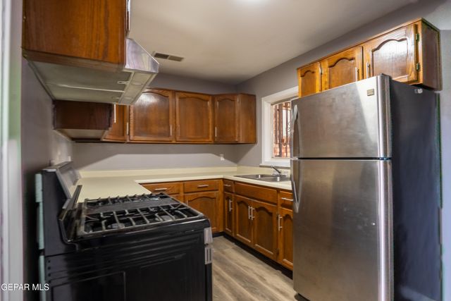 1051 SAINT JOHNS Drive, El Paso, TX 79903