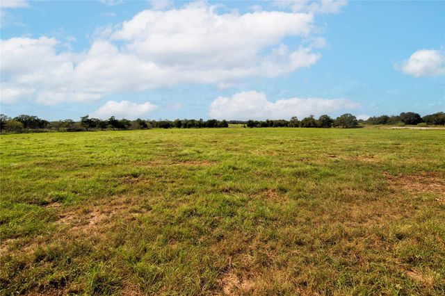 2542 Hwy 77, Giddings, TX 78942