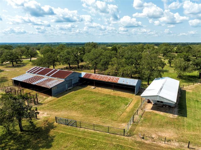 2542 Hwy 77, Giddings, TX 78942