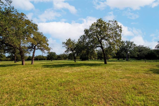 2542 Hwy 77, Giddings, TX 78942