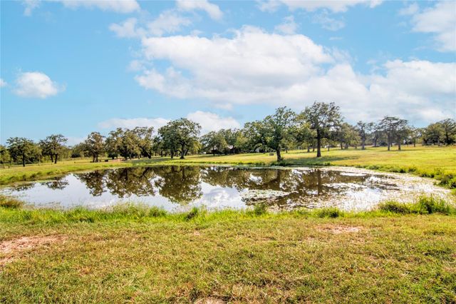 2542 Hwy 77, Giddings, TX 78942