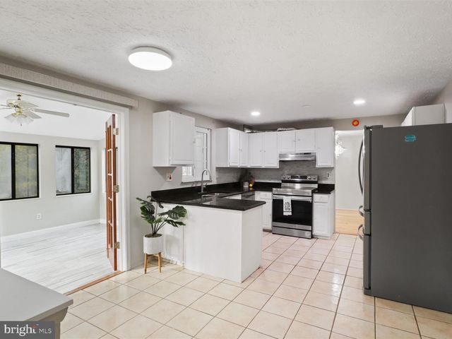 8463 MONARCH CT, Annandale, VA 22003