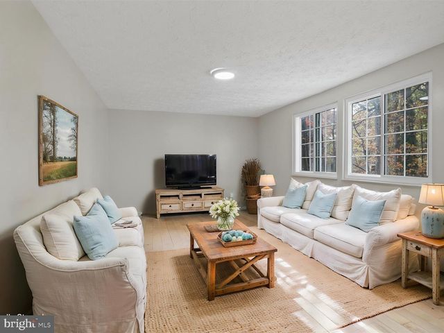 8463 MONARCH CT, Annandale, VA 22003