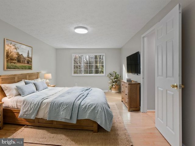 8463 MONARCH CT, Annandale, VA 22003