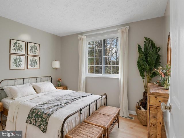 8463 MONARCH CT, Annandale, VA 22003
