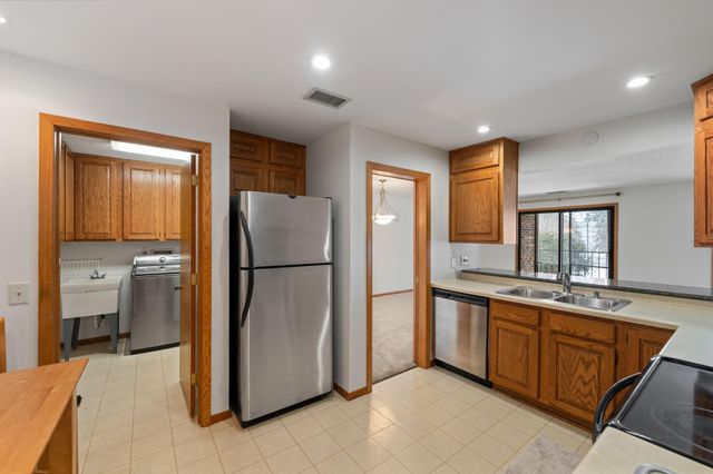 7200 Cahill Road 100, Edina, MN 55439