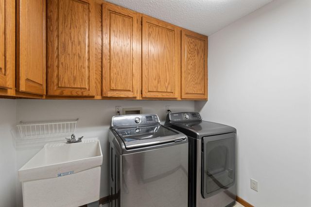 7200 Cahill Road 100, Edina, MN 55439