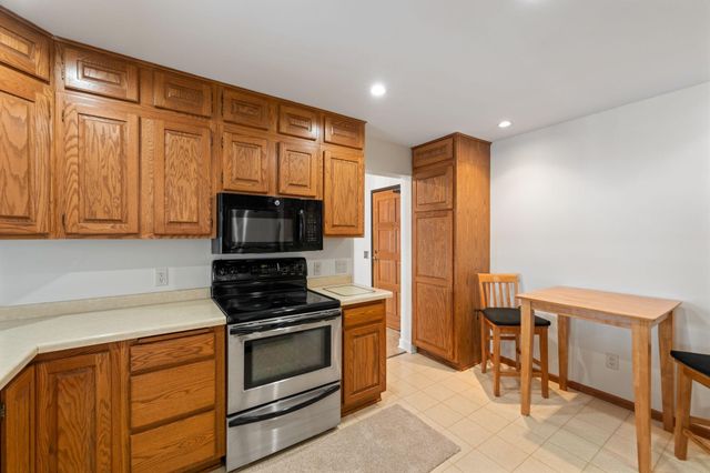 7200 Cahill Road 100, Edina, MN 55439