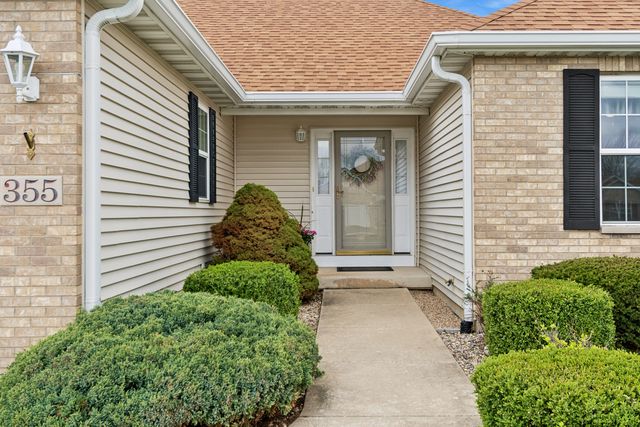 355 Garden Circle, Yorkville, IL 60560
