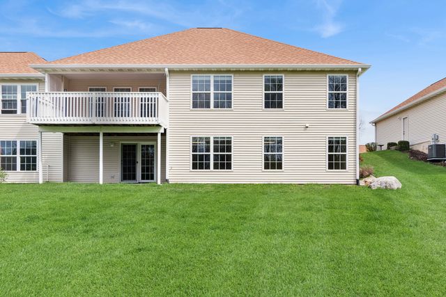 355 Garden Circle, Yorkville, IL 60560