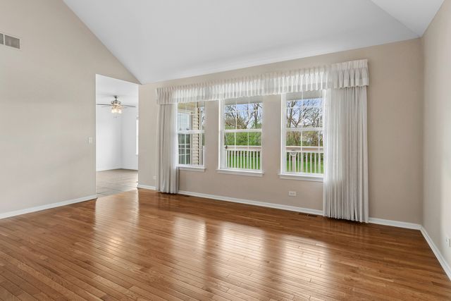 355 Garden Circle, Yorkville, IL 60560