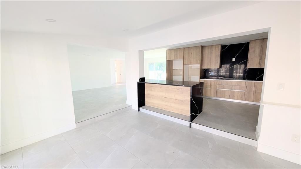 Image 6 of property listing at 5279 Stratford CT, Cape Coral, FL 33904