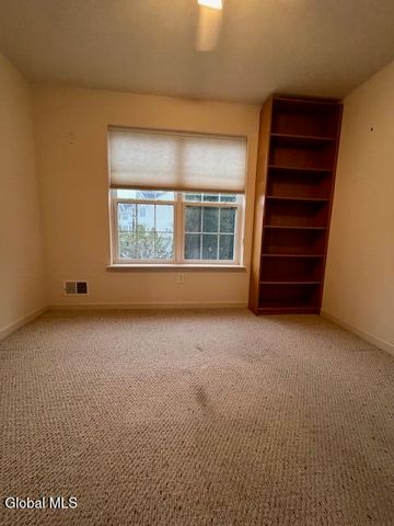 33 Morning Glory Way, Rotterdam, NY 12303