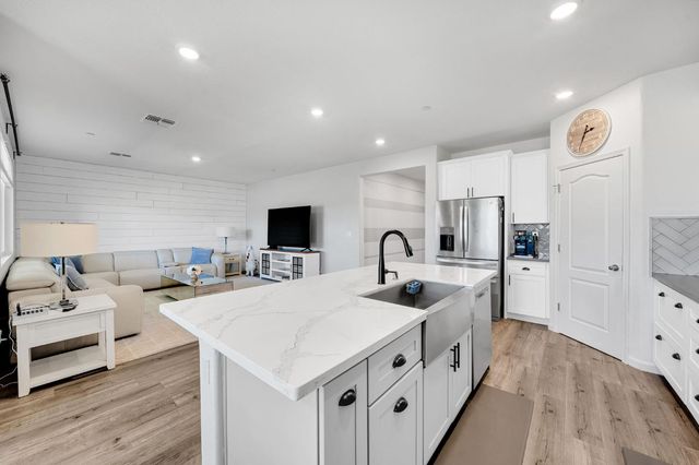 9475 Pasaje Pl, Elk Grove, CA 95624